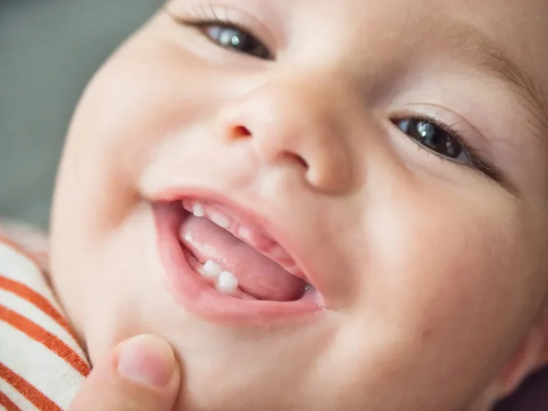 Comment gérer l’arrivée des premières dents de votre bébé ?