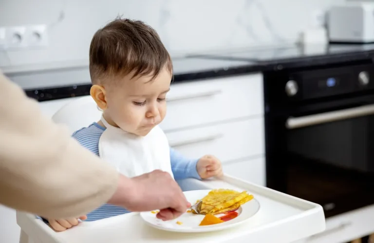 Diversification alimentaire de bébé : comment procéder ?