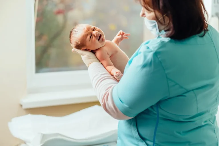 Le rôle d’un médecin référent santé au sein d’une crèche