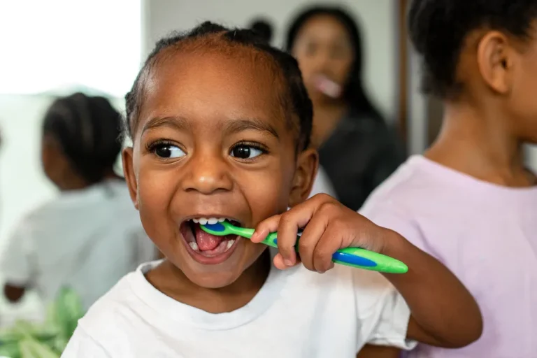 Les dents de bébé : Comprendre et soulager la poussée dentaire
