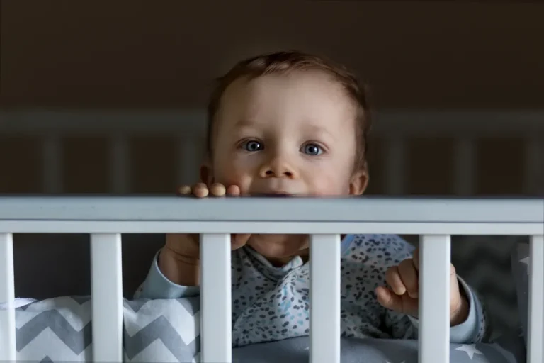 Comment aider bébé à faire ses nuits : conseils et astuces pour le sommeil