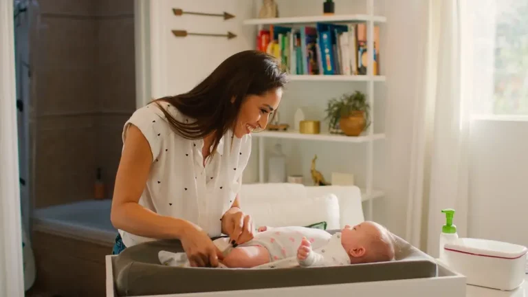 Couches pour bébé : supermarché, en ligne ou abonnement ?